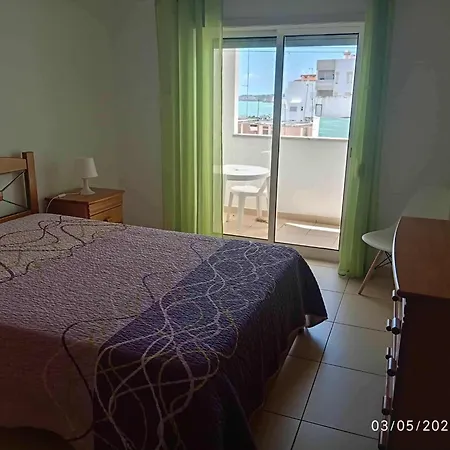 Armacao De Pera Apartamento